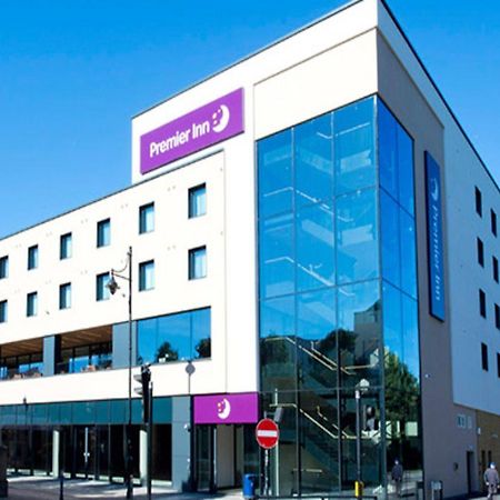 Premier Inn Staines Upon Thames Extérieur photo