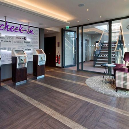 Premier Inn Staines Upon Thames Extérieur photo