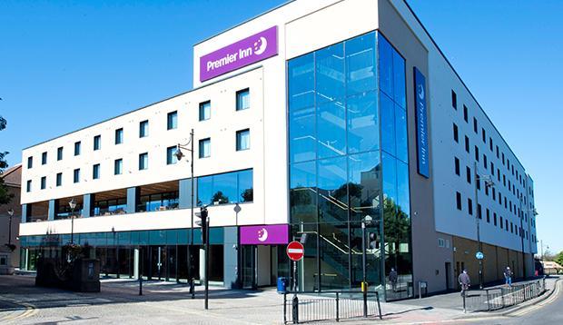 Premier Inn Staines Upon Thames Extérieur photo