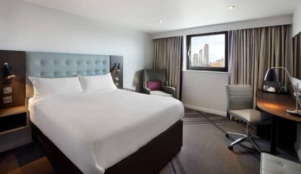 Premier Inn Staines Upon Thames Extérieur photo