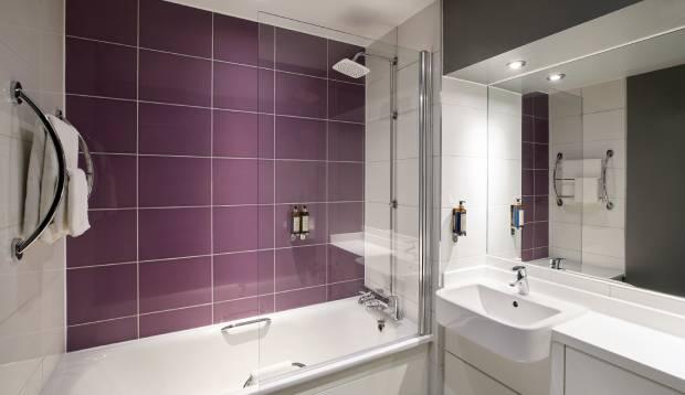 Premier Inn Staines Upon Thames Extérieur photo